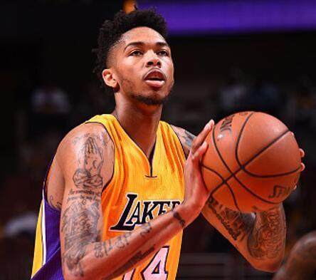 记者：梅努被曼联外租的可能性较低，阿莫林希望他留队